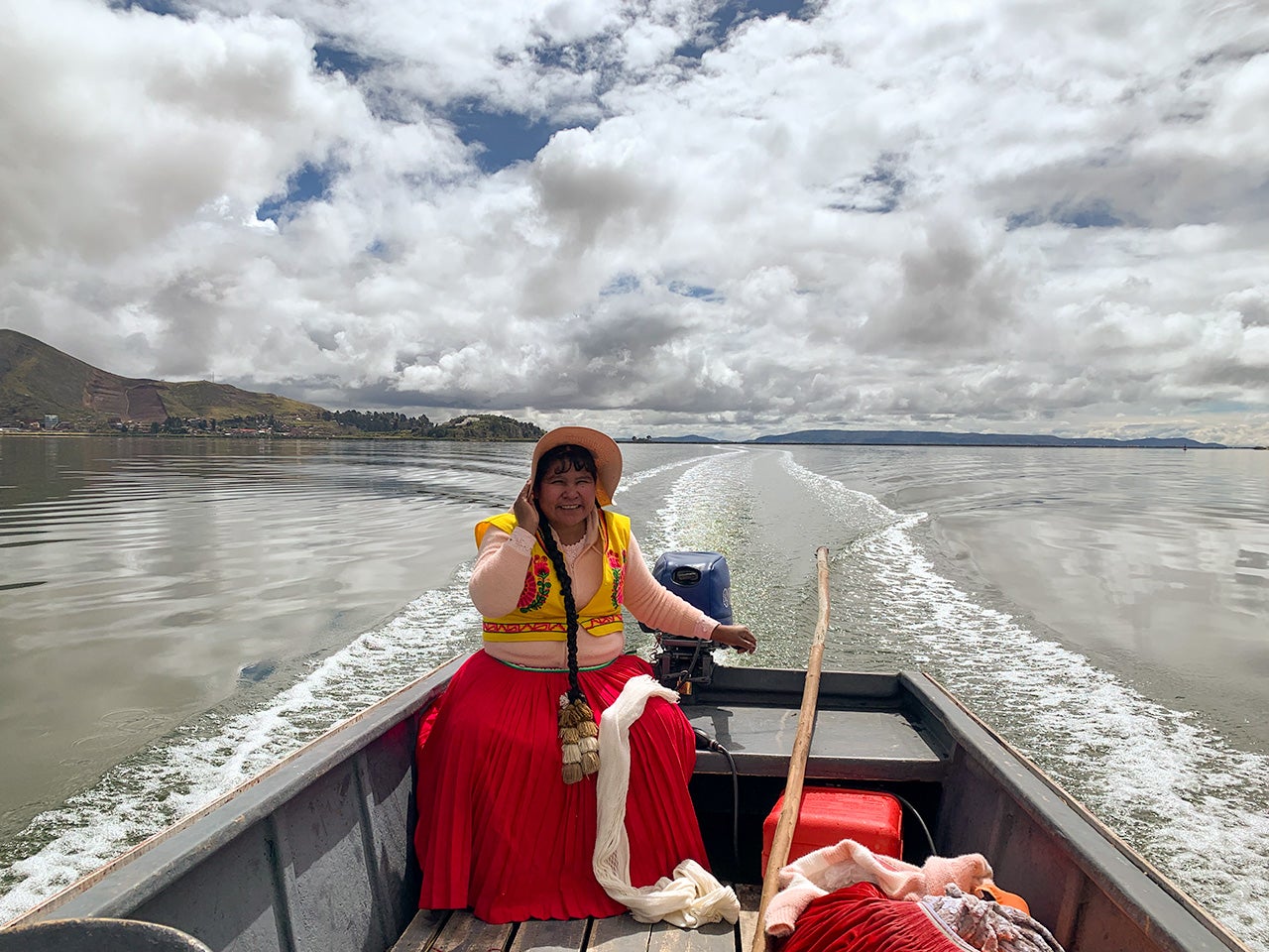 Uro Indigenous Women Artisans Association/Qotꞌika Flor del Lago Uros