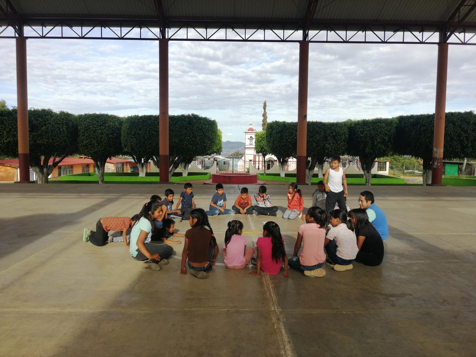 Niños reunidos